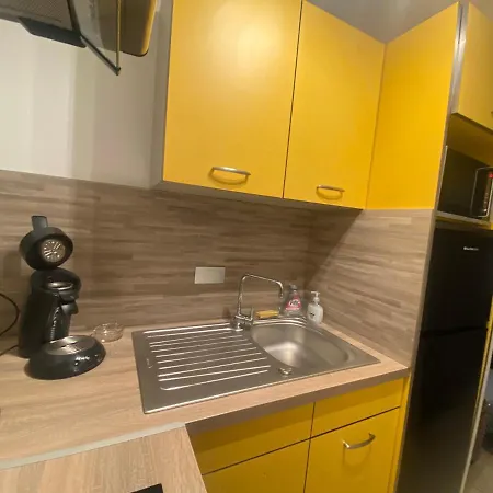 Dans Résidence Avec Piscines Proche