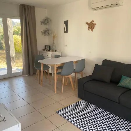 Holiday home 4 A 6 Personnes Dans Avec Piscines Proche *