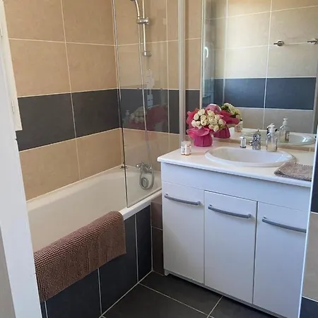 4 A 6 Personnes Dans Avec Piscines Proche Holiday home