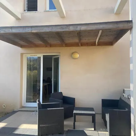 4 A 6 Personnes Dans Avec Piscines Proche Belgodere (Corsica)