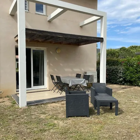 4 A 6 Personnes Dans Avec Piscines Proche Holiday home *