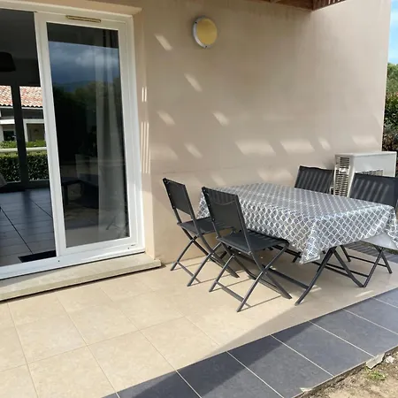 Holiday home 4 A 6 Personnes Dans Avec Piscines Proche *